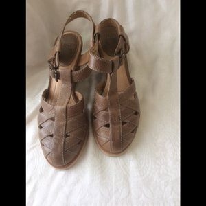 FRYE maya Vintage ankle distressed. EUC